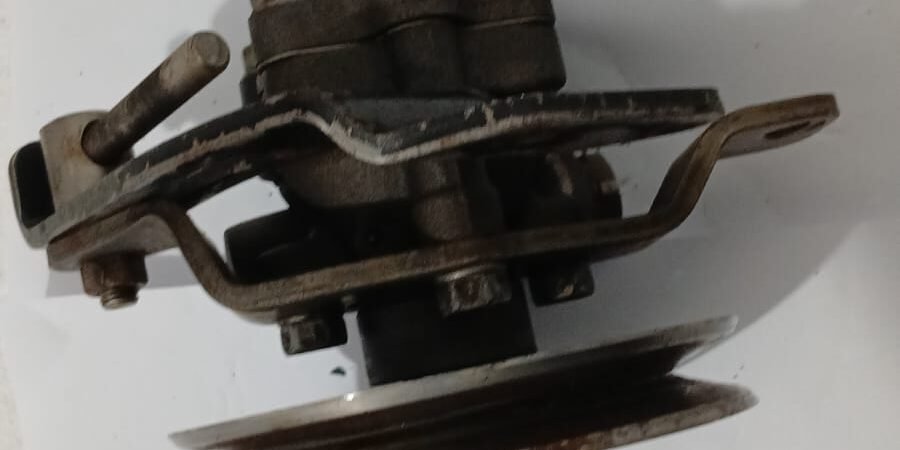 Bomba da direção hidráulica da Nissan Frontier D21: função, sinais de problemas e cuidados na compra