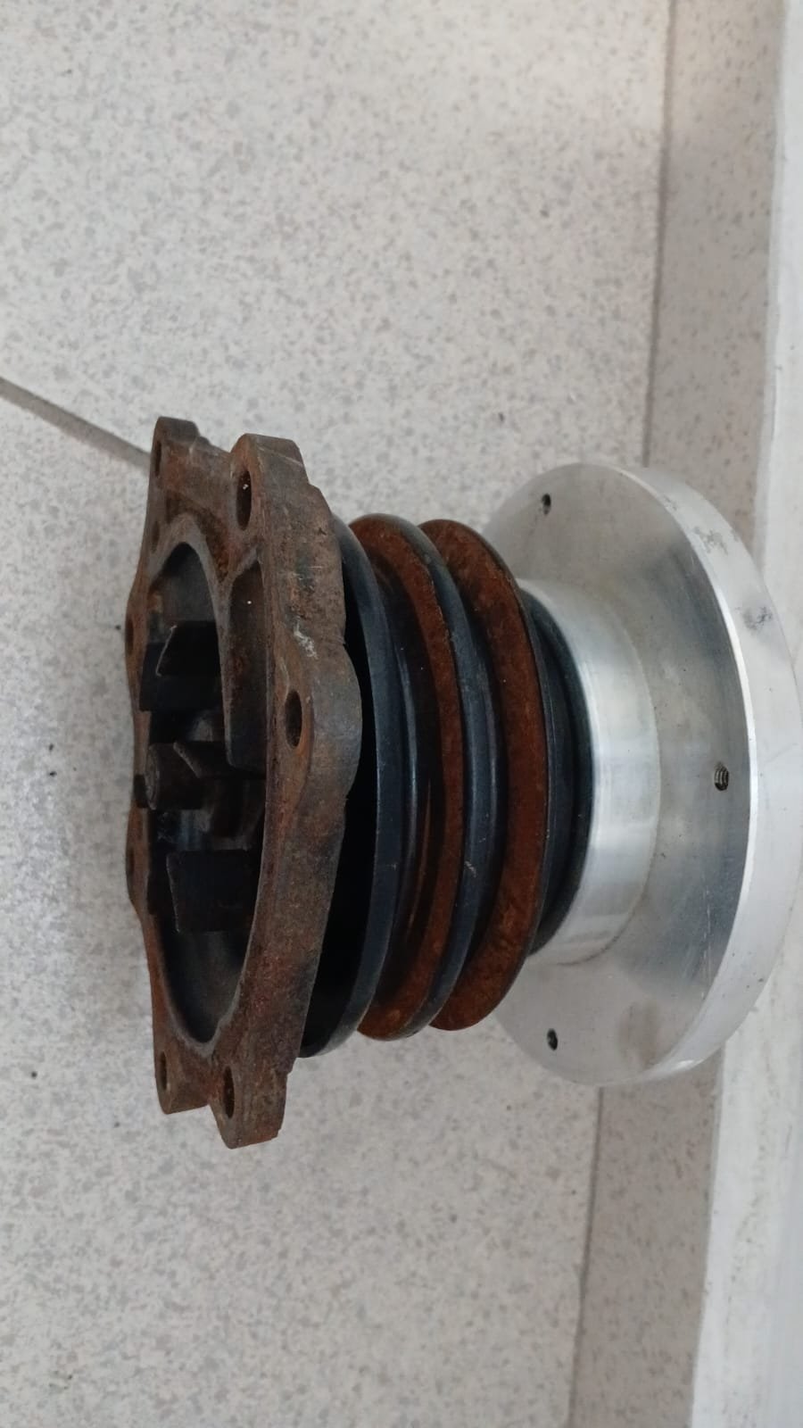Bomba d'água original usada Nissan Frontier D21 1994 motor TD27