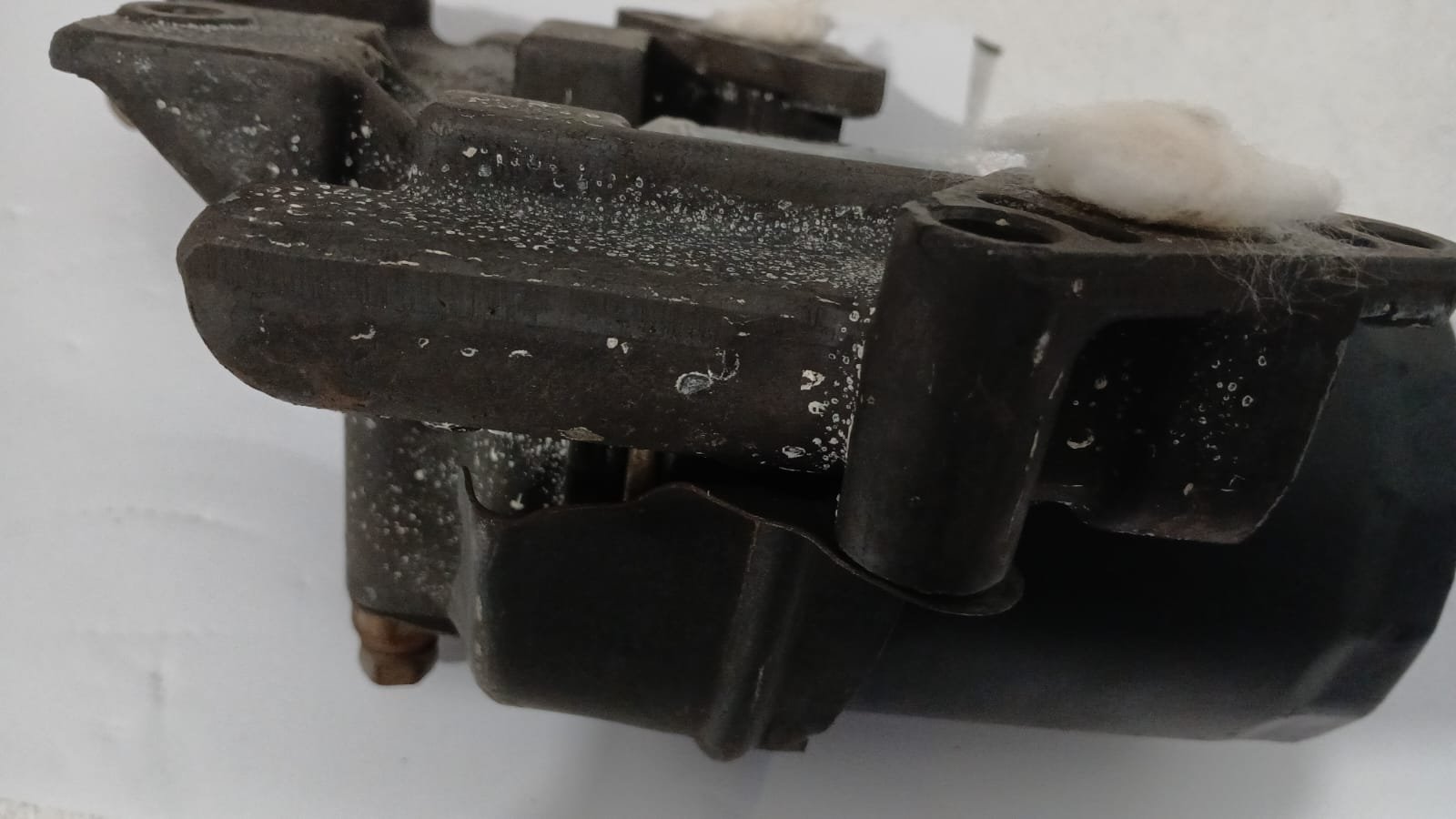 Suporte com Filtro de Óleo do Motor Nissan Frontier D21 1994 – Original Usado - Imagem 8