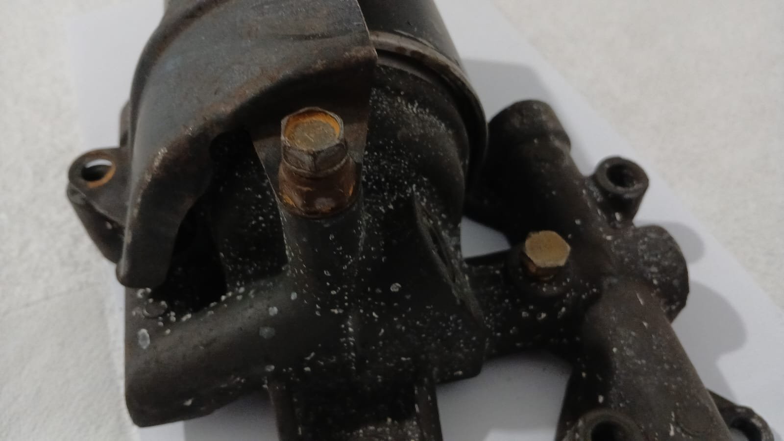 Suporte com Filtro de Óleo do Motor Nissan Frontier D21 1994 – Original Usado - Imagem 7