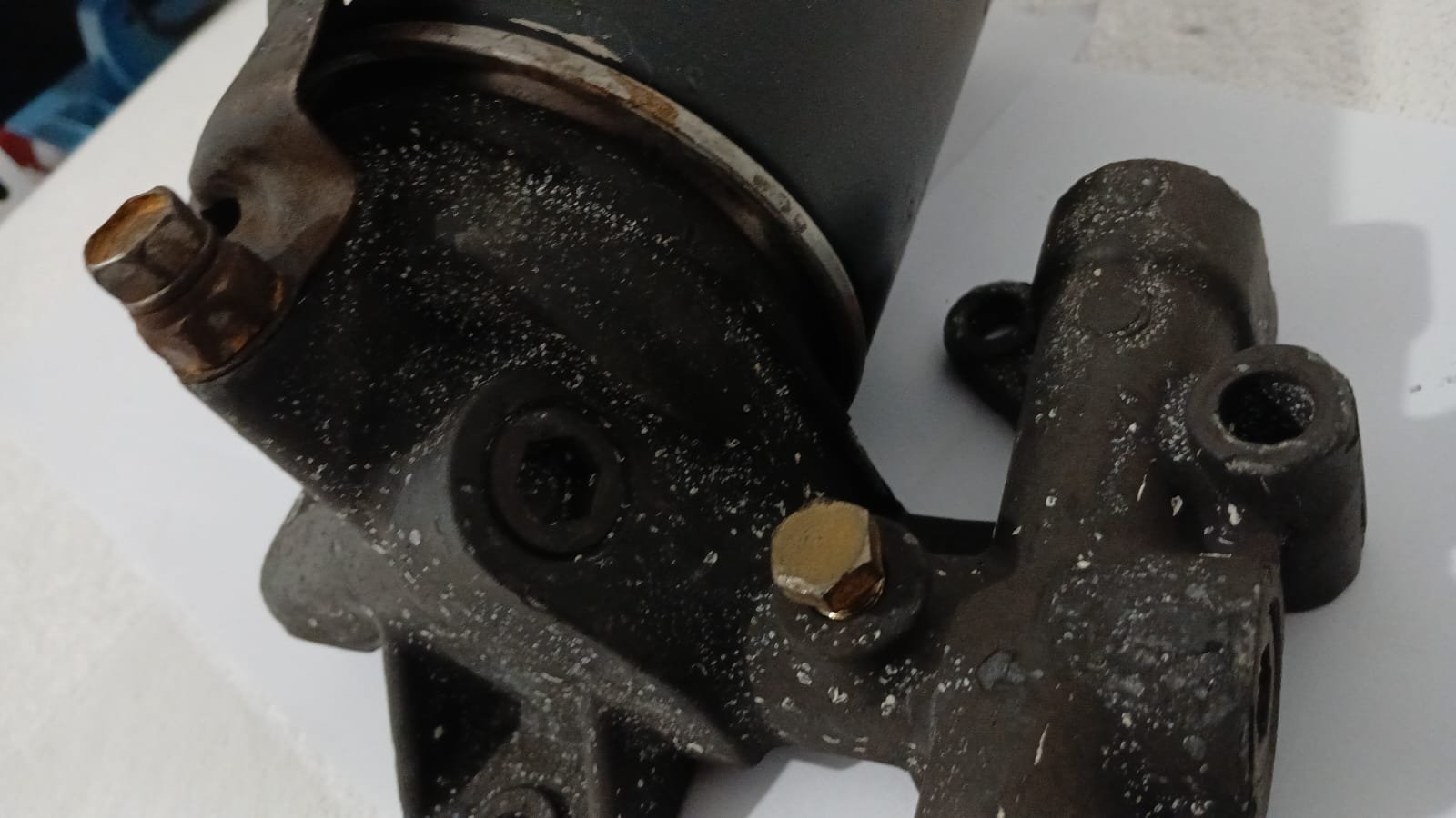 Suporte com Filtro de Óleo do Motor Nissan Frontier D21 1994 – Original Usado - Imagem 6
