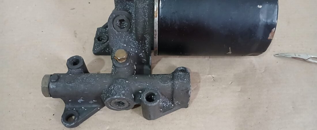 Filtro de óleo e suporte da Nissan Frontier D21 TD27: função, problemas e cuidados na compra