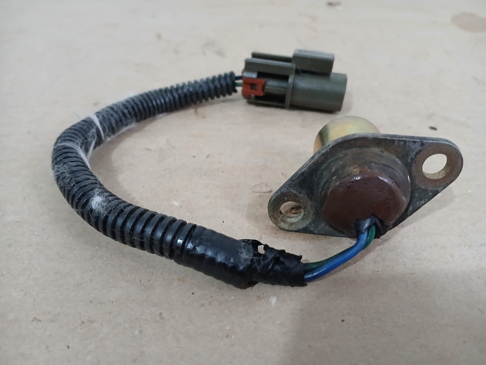 Sensor do Tacômetro Nissan Frontier D21 1994 TD27 TD27T – Original Usado - Imagem 2