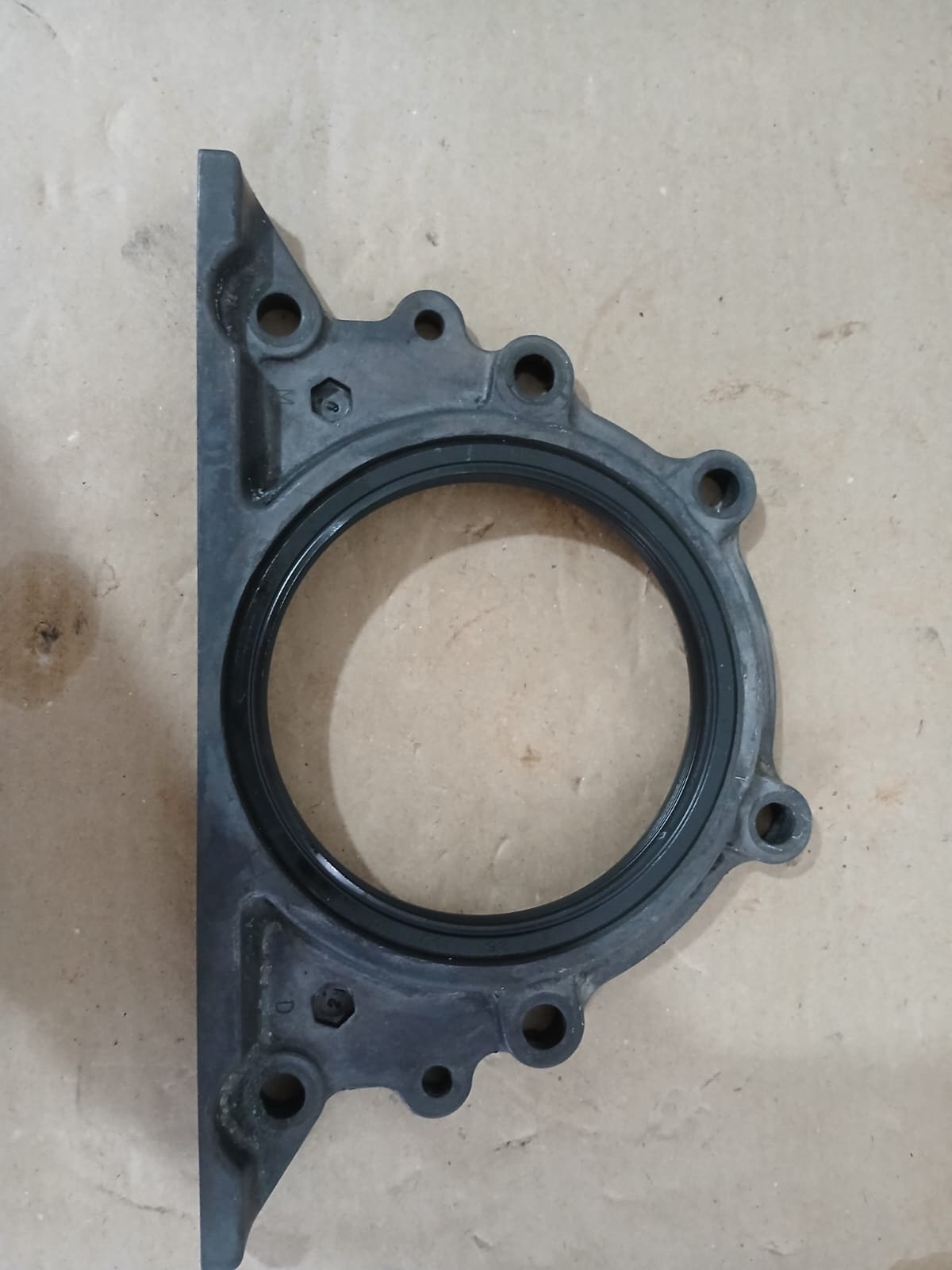 Suporte do Retentor Traseiro do Virabrequim Nissan Frontier D21 1994 – Original Usado - Imagem 4