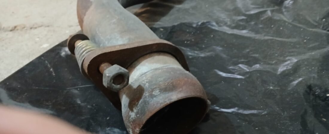 Tubo dianteiro do escapamento da Nissan Frontier D21: função, problemas e cuidados na compra