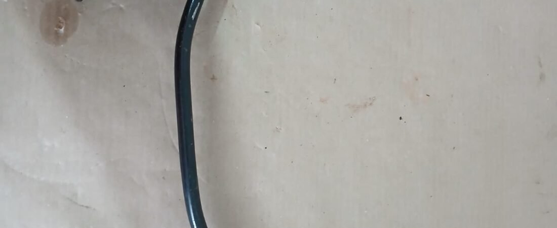 Conjunto vareta do nível de óleo da Nissan Frontier D21: função e cuidados na compra